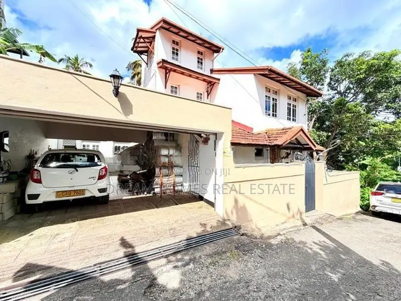 3-Storey 4BR House with 2 Independent Living Units – Kotte