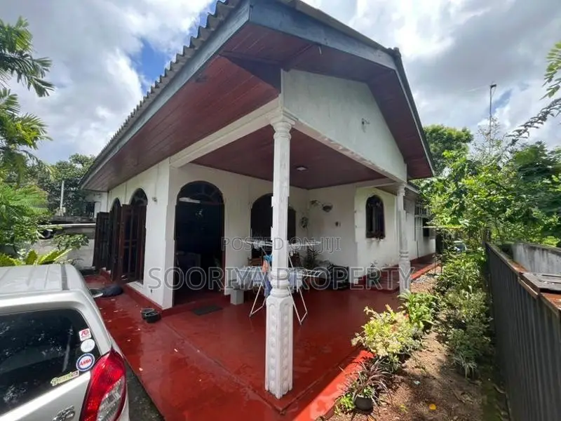 10 PERCHES THALAWATHUGODA HOUSE FOR SALE