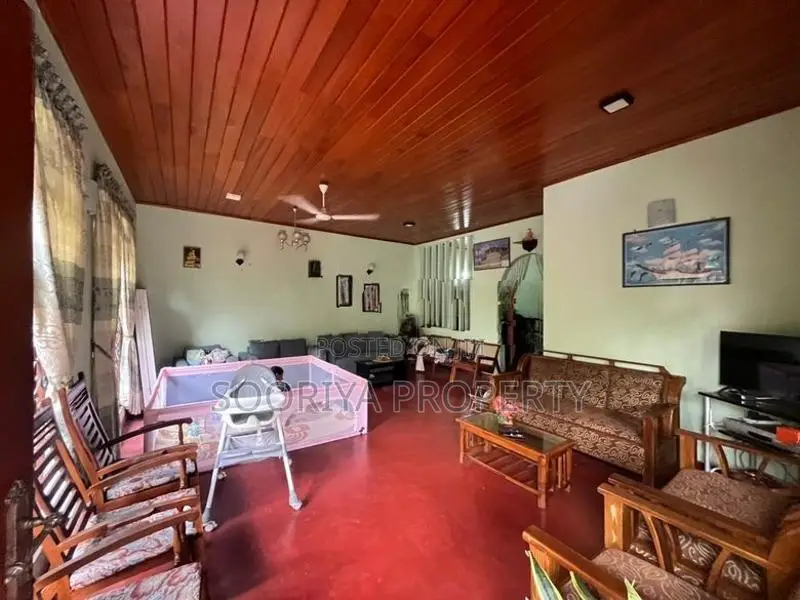 10 PERCHES THALAWATHUGODA HOUSE FOR SALE