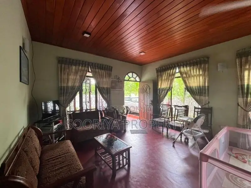 10 PERCHES THALAWATHUGODA HOUSE FOR SALE