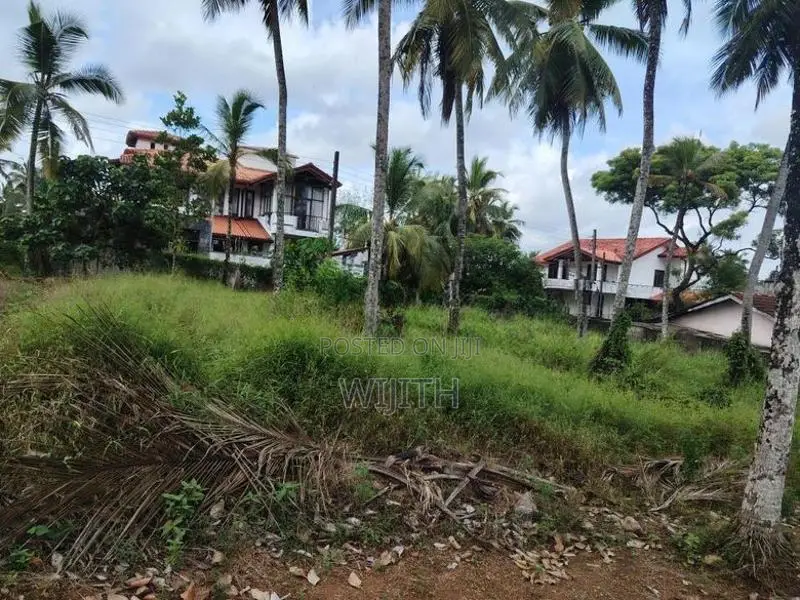 CLOSE TO MAKUMBURA HIGHLEVEL ROAD