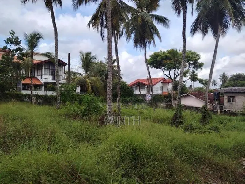 CLOSE TO MAKUMBURA HIGHLEVEL ROAD