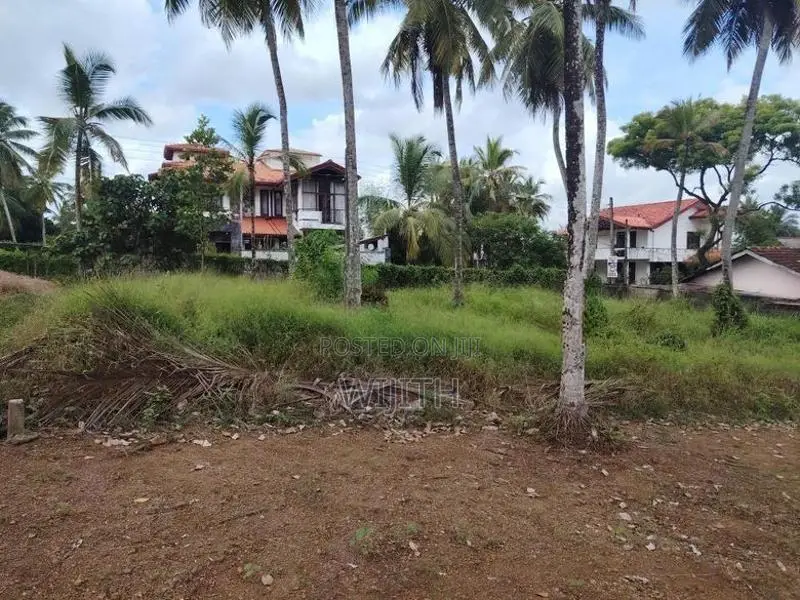 CLOSE TO MAKUMBURA HIGHLEVEL ROAD