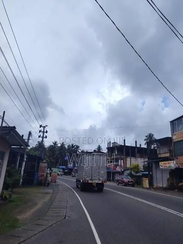 CLOSE TO MAKUMBURA HIGHLEVEL ROAD