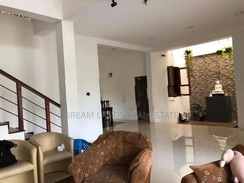 3story stand a long house for rent piliyandala