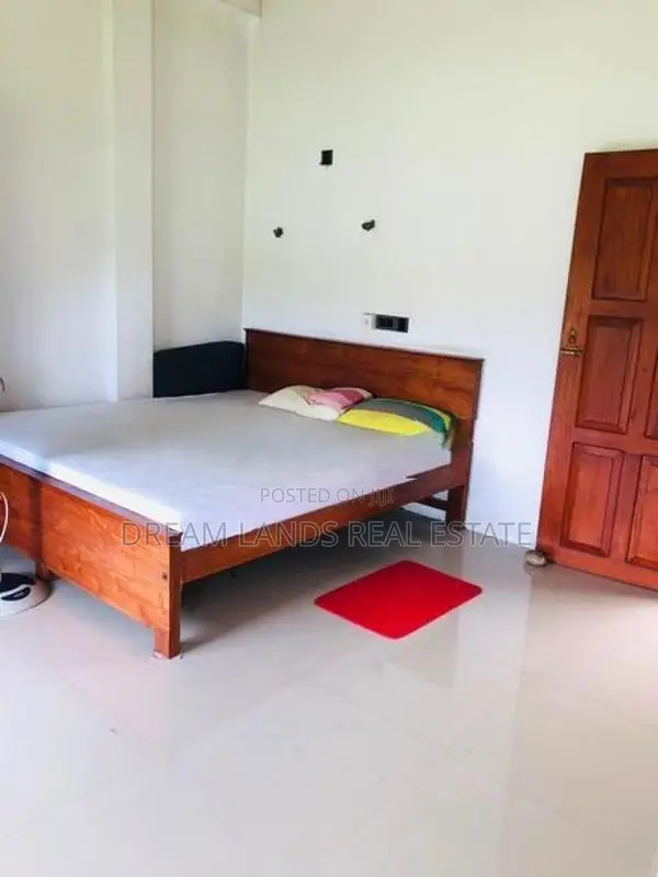 3story stand a long house for rent piliyandala
