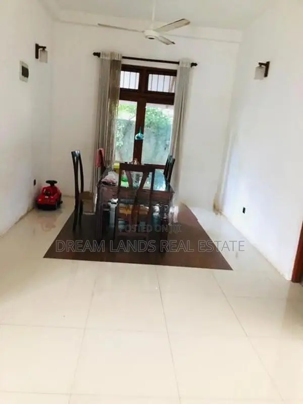 3story stand a long house for rent piliyandala