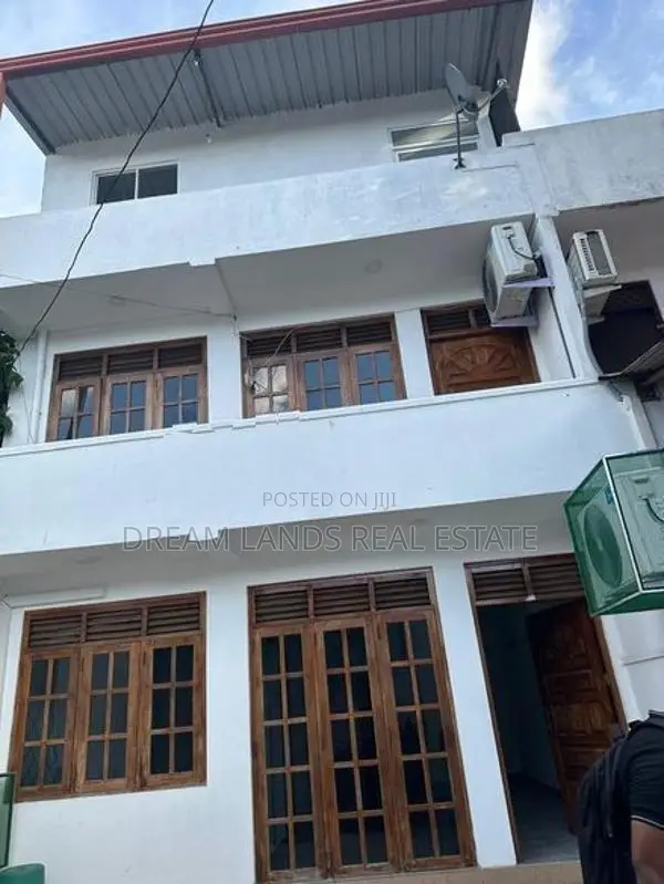 Brand new 3 storied house for rent mirihana Nugegoda