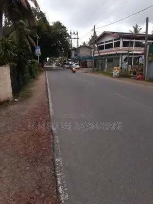 කටුනායක - අමන්දොලුව පර්චස් 15ක් විකිණීමට ඇත.
