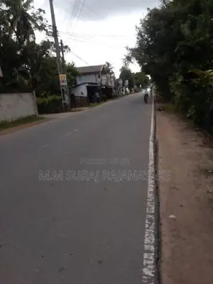 කටුනායක - අමන්දොලුව පර්චස් 15ක් විකිණීමට ඇත.