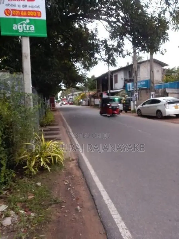 කටුනායක - අමන්දොලුව පර්චස් 15ක් විකිණීමට ඇත.