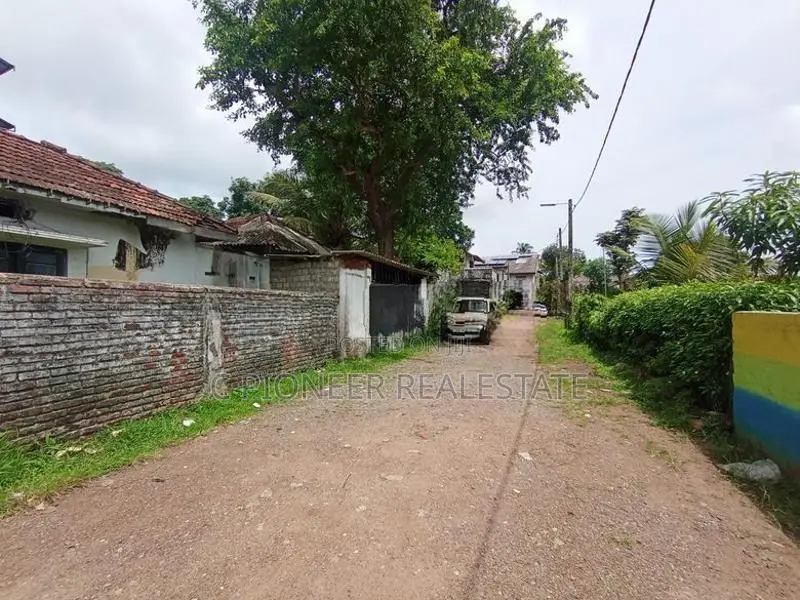 Land for Sale Facing Main Kotte Road in Pitta -400m to Diyatha