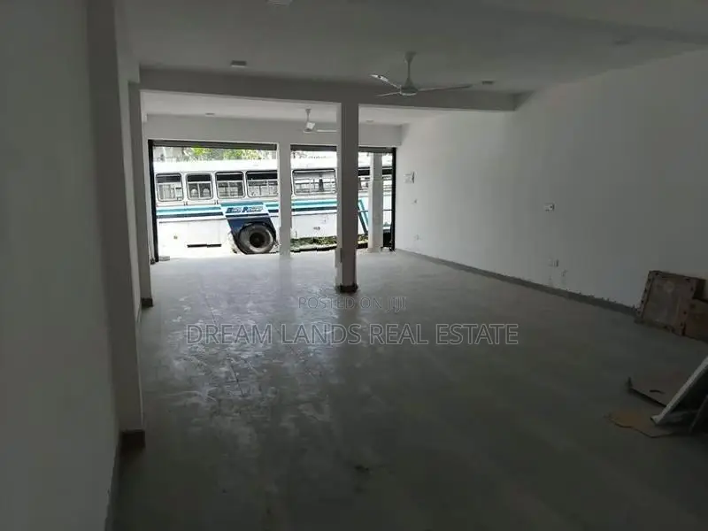 COMMERCIAL BUILDING FOR RENT IN PILIYANDALA (SP1128)