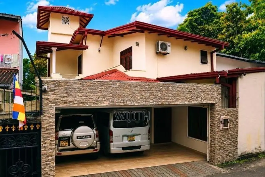 TWO STORY HOUSE FOR SALE IN PILIYANDALA MADAPATHA ROAD