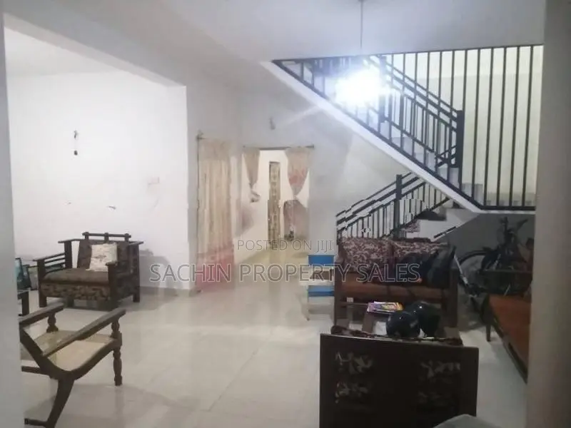 Panadura-Kurusa Junction 5 BR Two-Storey House + 34 P Land