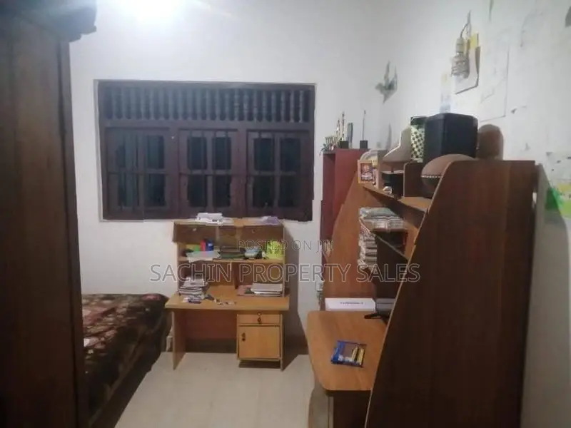Panadura-Kurusa Junction 5 BR Two-Storey House + 34 P Land