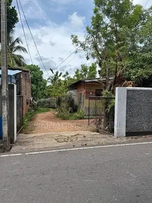 LAND & OLD HOUSE FOR SALE. Shalawa Rd Embuldeniya Nugegoda