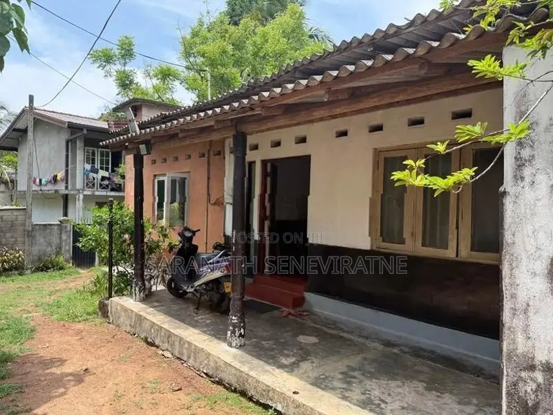 LAND & OLD HOUSE FOR SALE. Shalawa Rd Embuldeniya Nugegoda