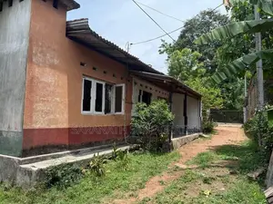 LAND & OLD HOUSE FOR SALE. Shalawa Rd Embuldeniya Nugegoda