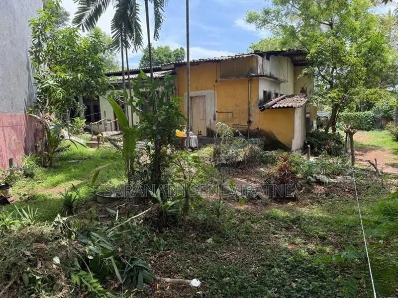 LAND & OLD HOUSE FOR SALE. Shalawa Rd Embuldeniya Nugegoda