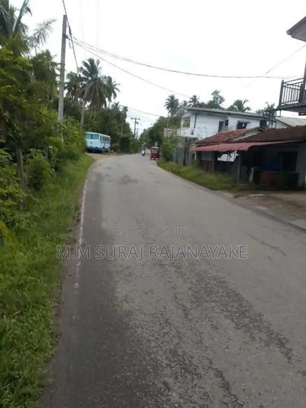 පර්චස් 20ක් කටුනායක අවටින්