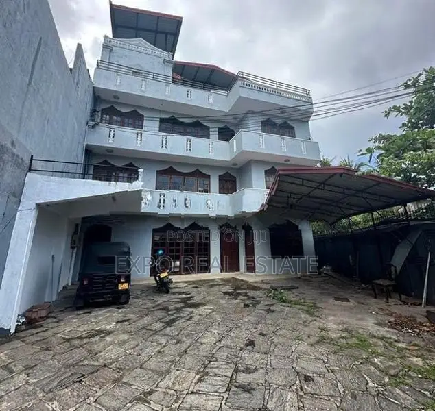 Commercial Building for rent