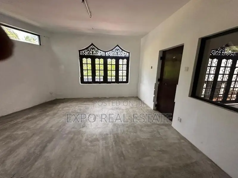 Commercial Building for rent