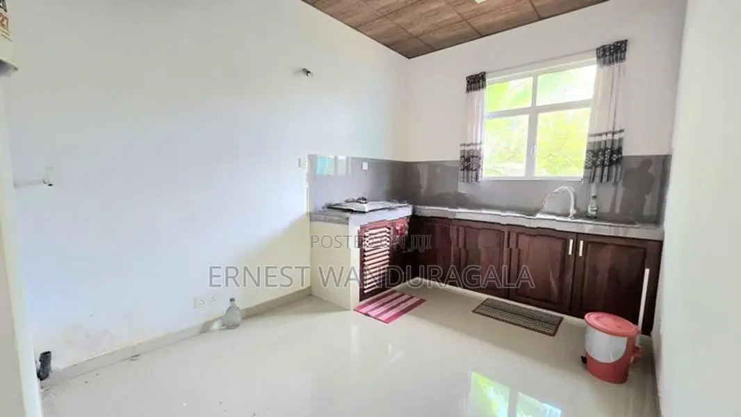 Sale House in Kesbawa-593