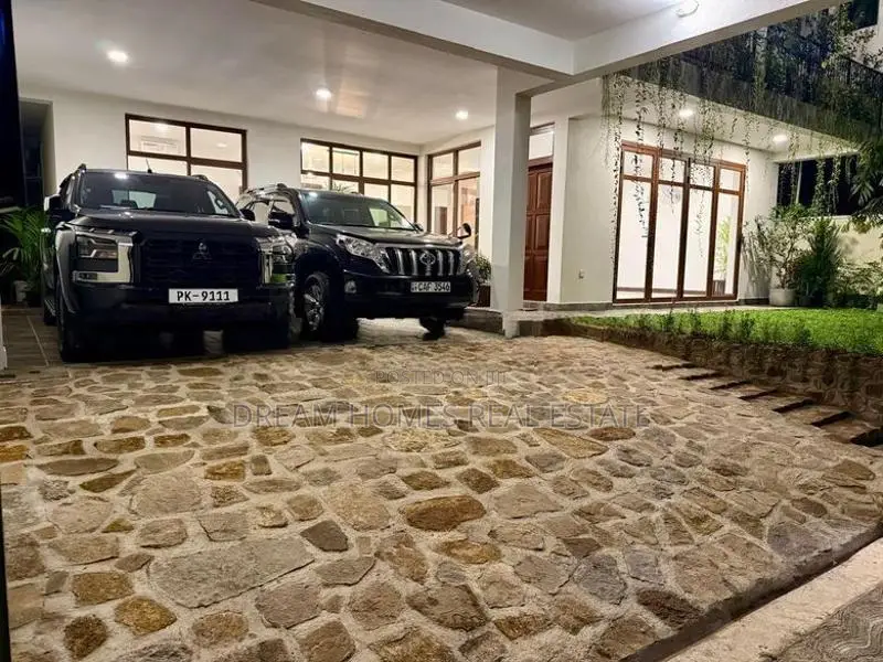 Brand-New Luxury House for Sale – Thalawathugoda