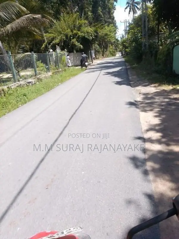 කටුනායක - දැවමොට්ටාවෙන් පර්චස් 45ක්