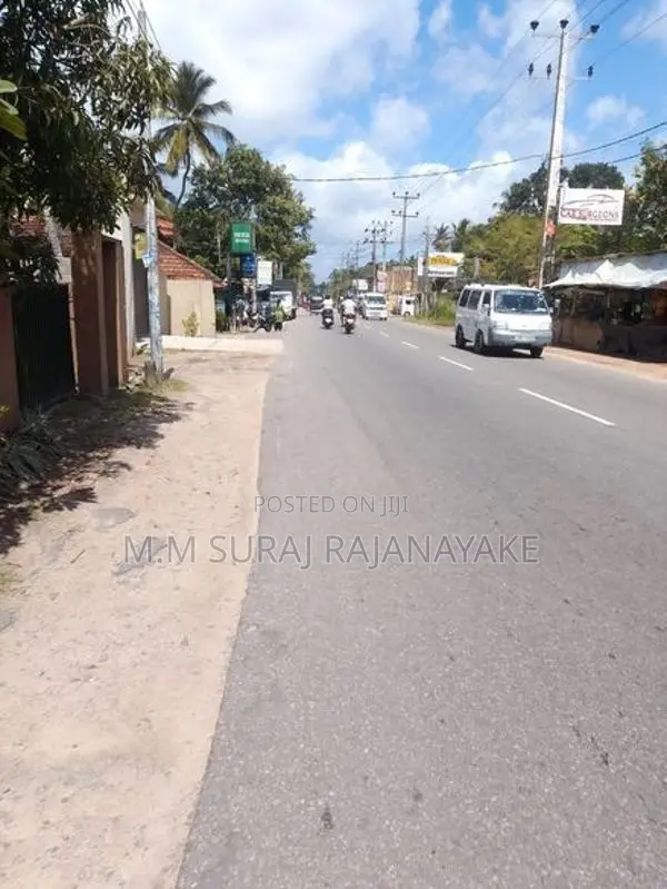 කටුනායක - දැවමොට්ටාවෙන් පර්චස් 45ක්