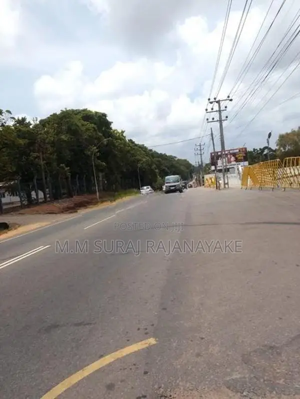 කටුනායක - දැවමොට්ටාවෙන් පර්චස් 45ක්