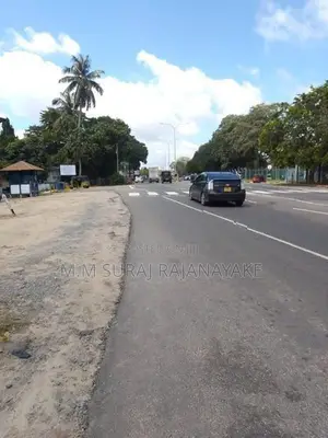 කටුනායක - දැවමොට්ටාවෙන් පර්චස් 45ක්