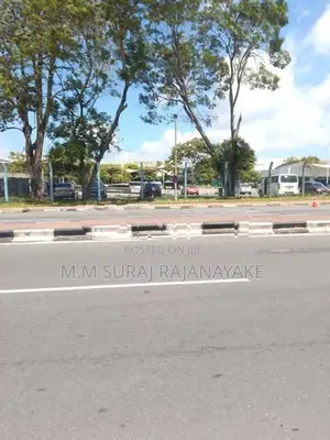 කටුනායක - දැවමොට්ටාවෙන් පර්චස් 45ක්