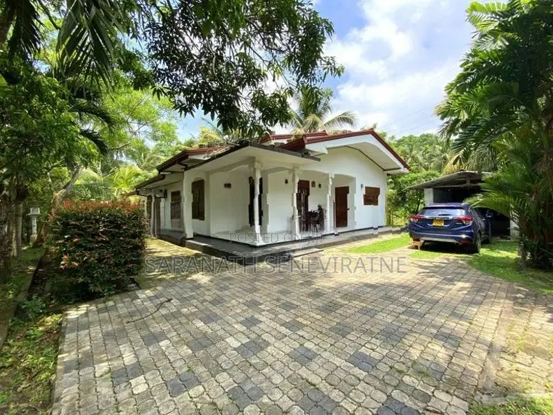 House With SOLAR & Built in 41 Perches Land Extent - Sale Ja-Ela