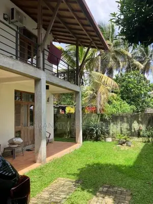 Architect Designed Beautiful House With Garden - Talawathugoda Welipar