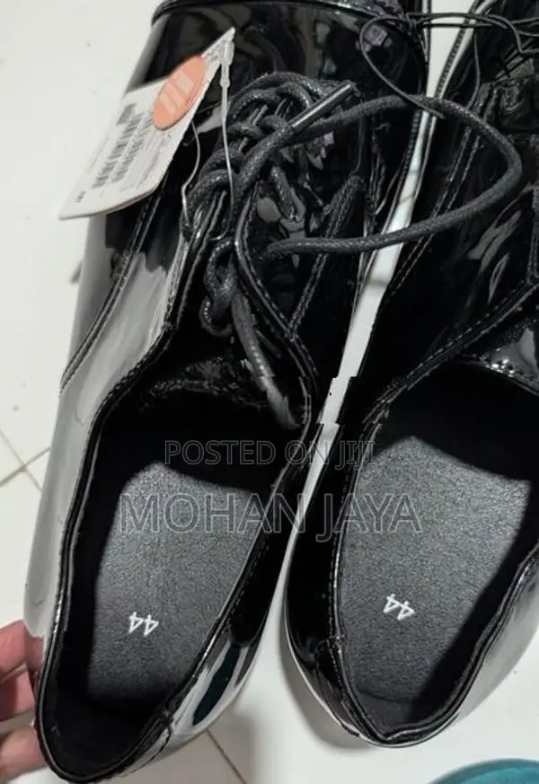 Brand New Piazza Italia Men's Glossy Cap-Toe Dress Shoes