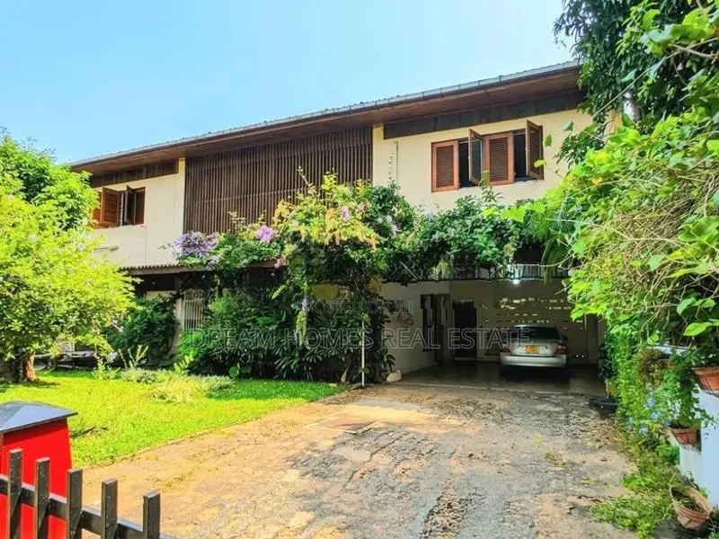 Colombo 05 Jawaththa Rd Furnished Upstairs For Rent
