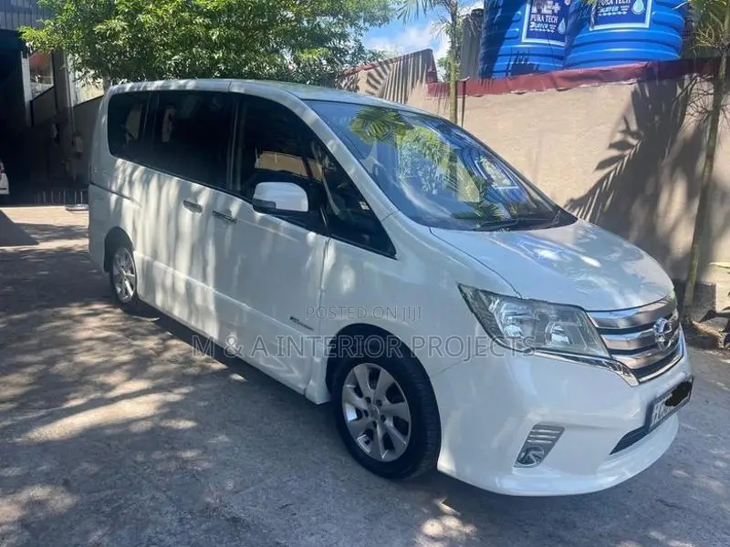 Nissan Serena 2013