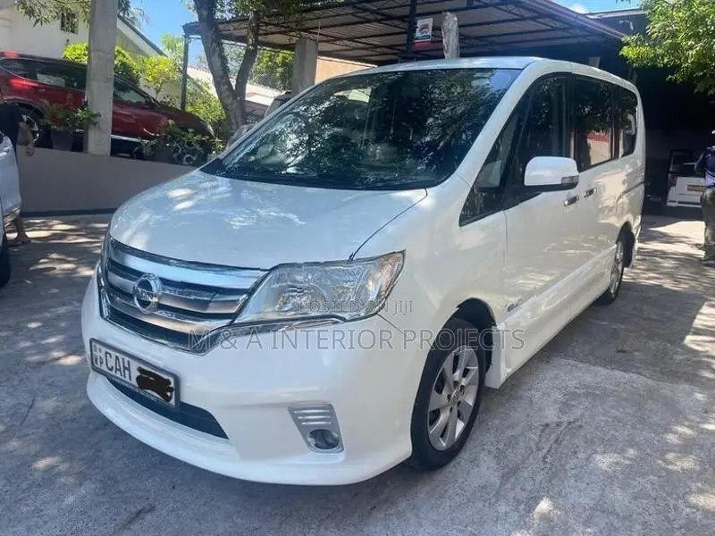 Nissan Serena 2013