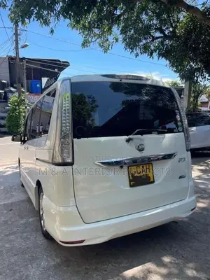 Nissan Serena 2013