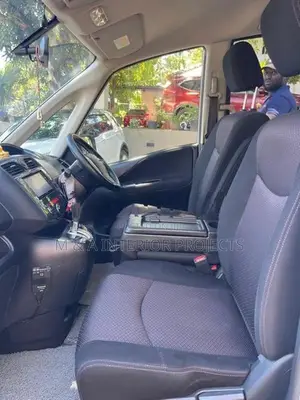 Nissan Serena 2013