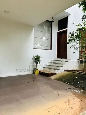 2 Story House in Athurugiriya, Kaduwela With SOLAR Power