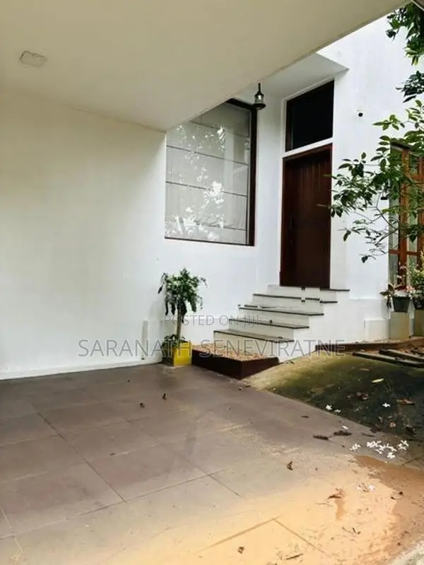 2 Story House in Athurugiriya, Kaduwela With SOLAR Power