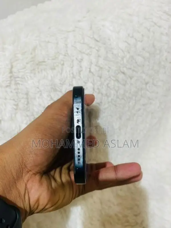 Apple iPhone 15 256GB (Used)
