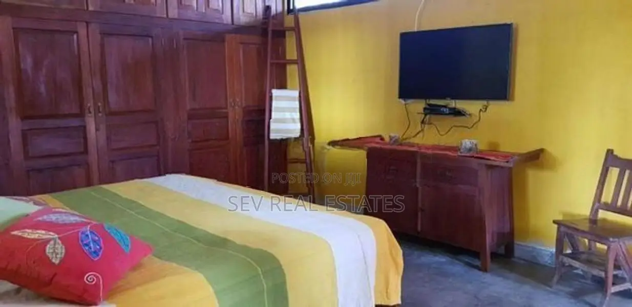 Three Storey Commercial Property For Sale in Colombo 5