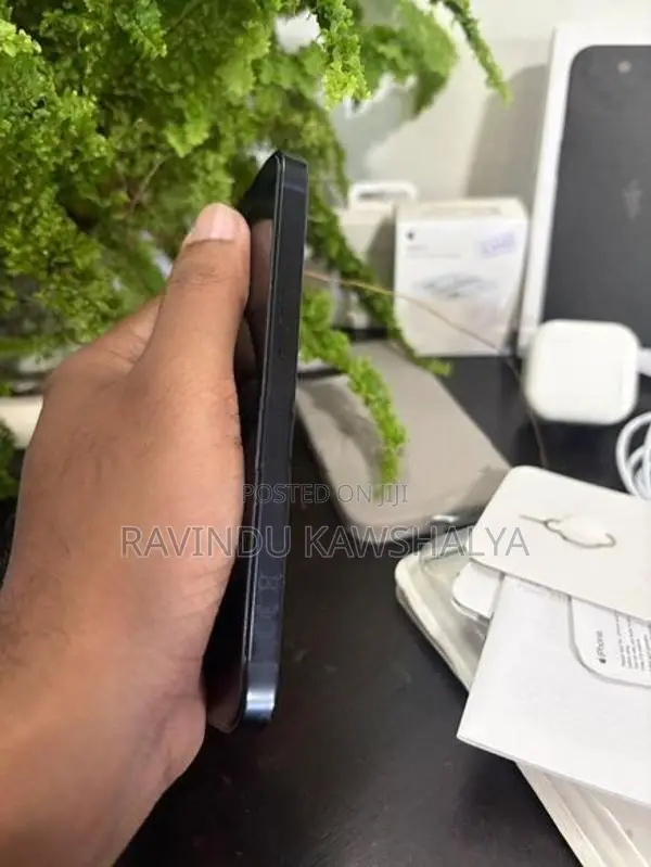 Apple iPhone 13 (Used)
