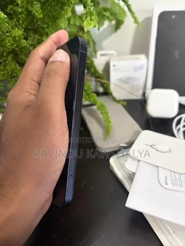 Apple iPhone 13 (Used)