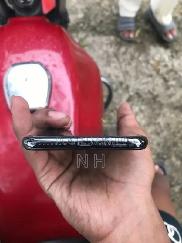 Apple iPhone XS Max (Used)