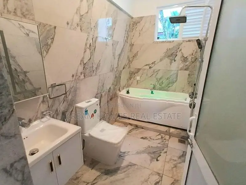 Luxury Solid House For Sale - Piliyandala